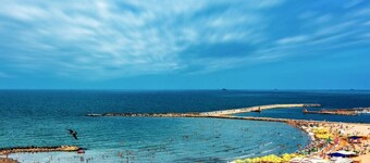 Modern & Stylish Apt of City 5min Beach