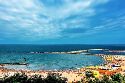 Modern & Stylish Apt of City 5min Beach