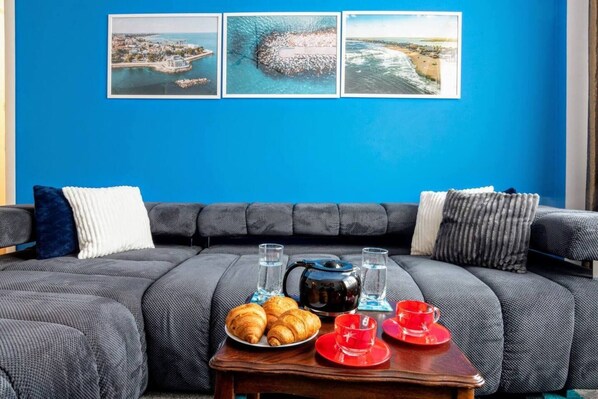 Departamento | Área de sala de estar | Televisión de 30 pulgadas con canales digitales 