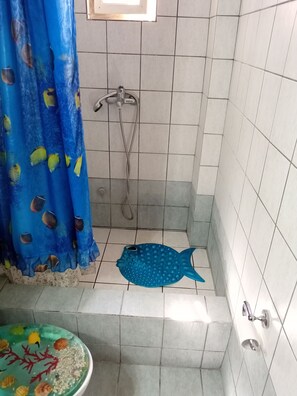 Doccia, asciugacapelli, asciugamani, sapone