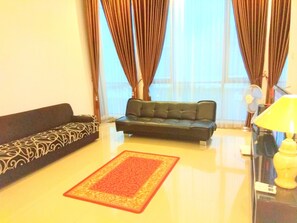 Family House | Living room - Fams Homestay by FH Stay (Baturetno)