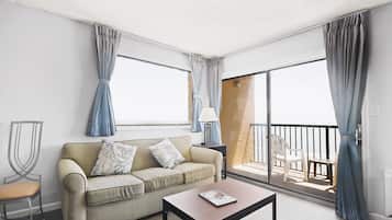 2 Queen & Sofa bed Deluxe Suite, Ocean View | Living area | LED TV