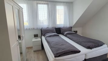 5 bedrooms, desk, iron/ironing board, free WiFi