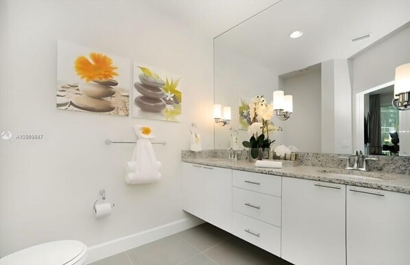 Free toiletries, hair dryer, towels - TR1510RC - Modern 3Bd Townhouse w/ Pool near Disney (Clermont)