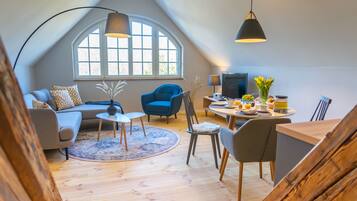 Smart-TV, Bücher, Stereoanlage