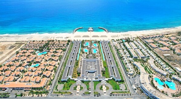 Exterior - **MAY 2025 NEW DECOR/ SEA VIEW 3 BED/ 3 BATH VILLA. FREE FAST WIFI** (Sal)