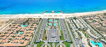 **MAY 2025 NEW DECOR/ SEA VIEW 3 BED/ 3 BATH VILLA. FREE FAST WIFI**