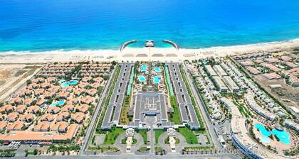 **MAY 2025 NEW DECOR/ SEA VIEW 3 BED/ 3 BATH VILLA. FREE FAST WIFI**