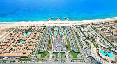 **MAY 2025 NEW DECOR/ SEA VIEW 3 BED/ 3 BATH VILLA. FREE FAST WIFI**