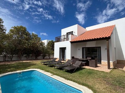 **MAY 2025 NEW DECOR/ SEA VIEW 3 BED/ 3 BATH VILLA. FREE FAST WIFI**