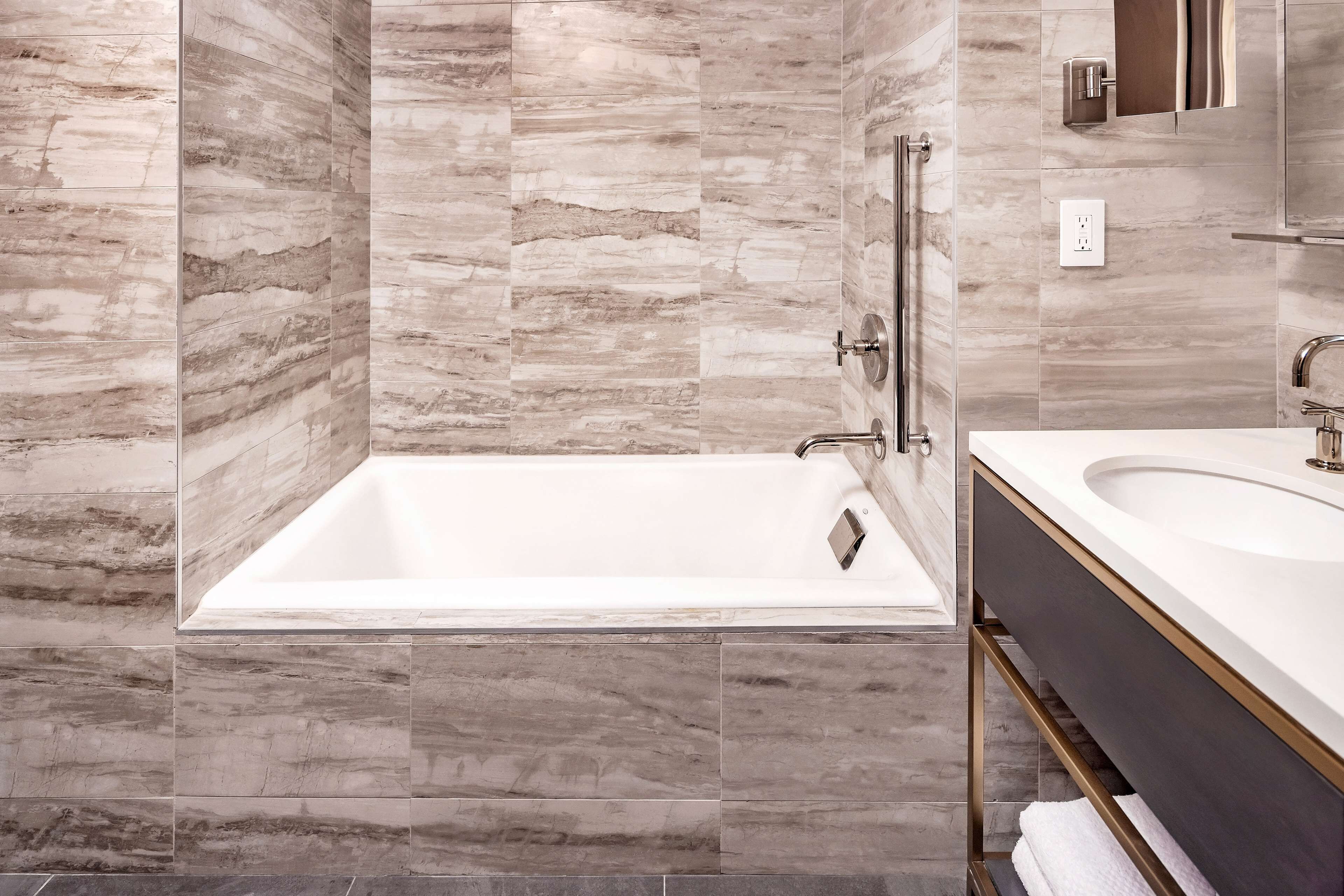 room, 1 king bed, accessible, bathtub | bathroom | eco-friendly toiletries, hair dryer, bathrobes, bidet