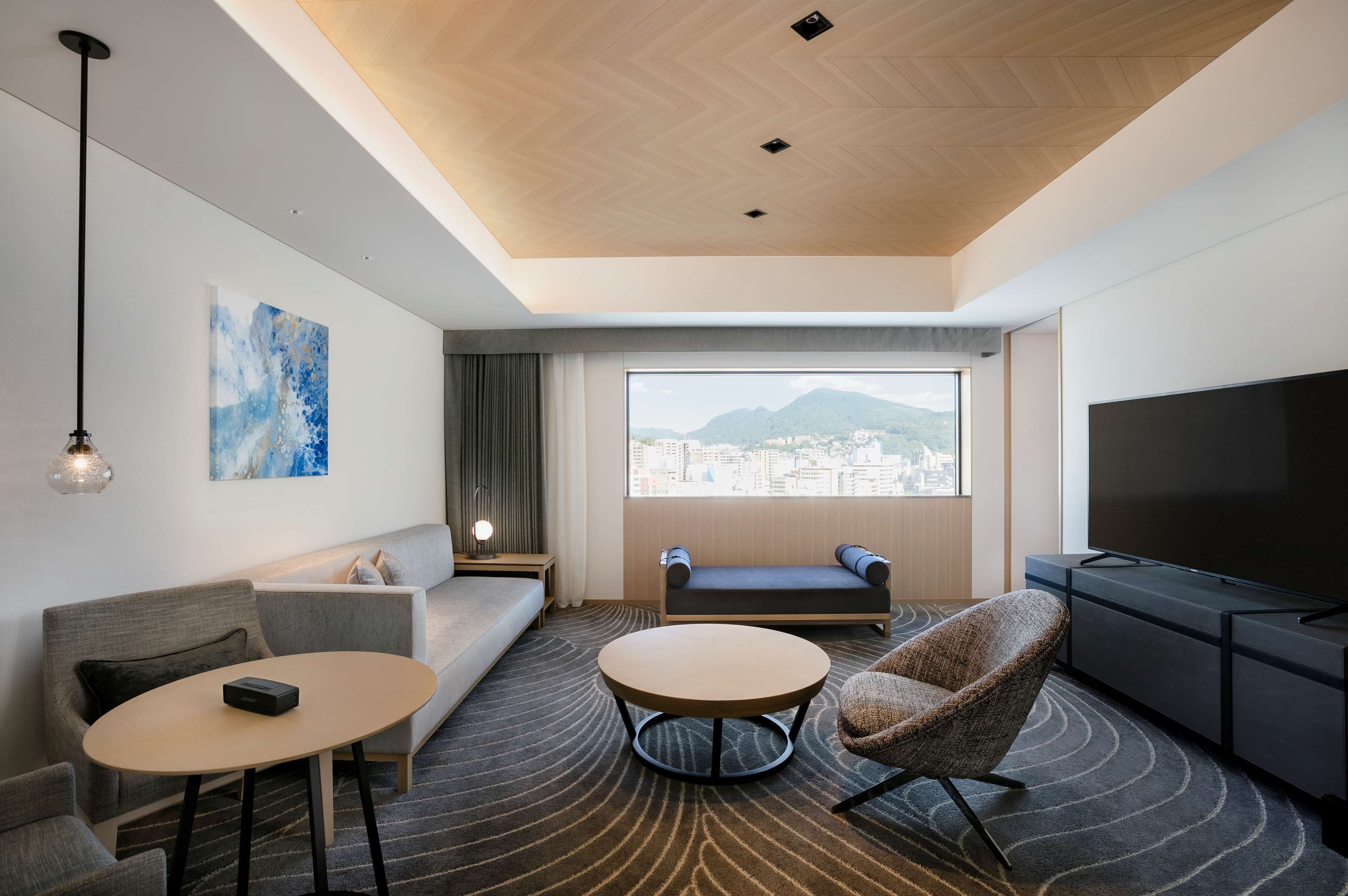 Premium Suite, 1 King Bed | Down comforters, in-room safe, desk, iron/ironing board