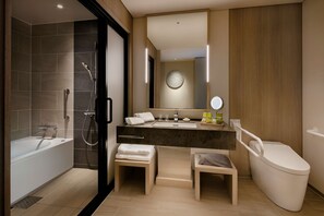 Room, 1 King Bed | Bathroom | Separate tub and shower, free toiletries, hair dryer, slippers - Hilton Nagasaki (Nagasaki)