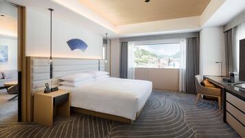 Down comforters, in-room safe, desk, iron/ironing board