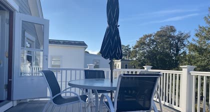 Beautiful, updated 3 bedroom home with parking for 8 cars in downtown Newport