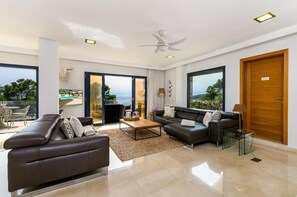 Smart-TV, bordtennis og bøker