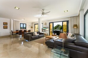 Smart-TV, bordtennis og bøker