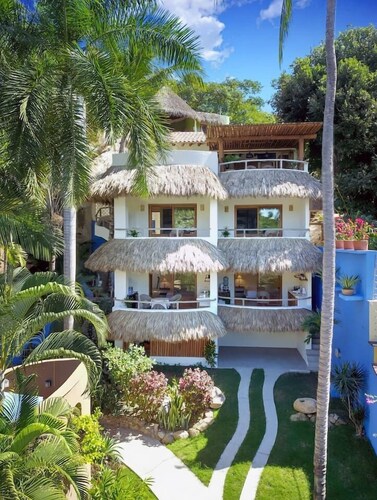 "Palma Rubelina" (Phoenix Palm) 1 Bed / 1 Bath