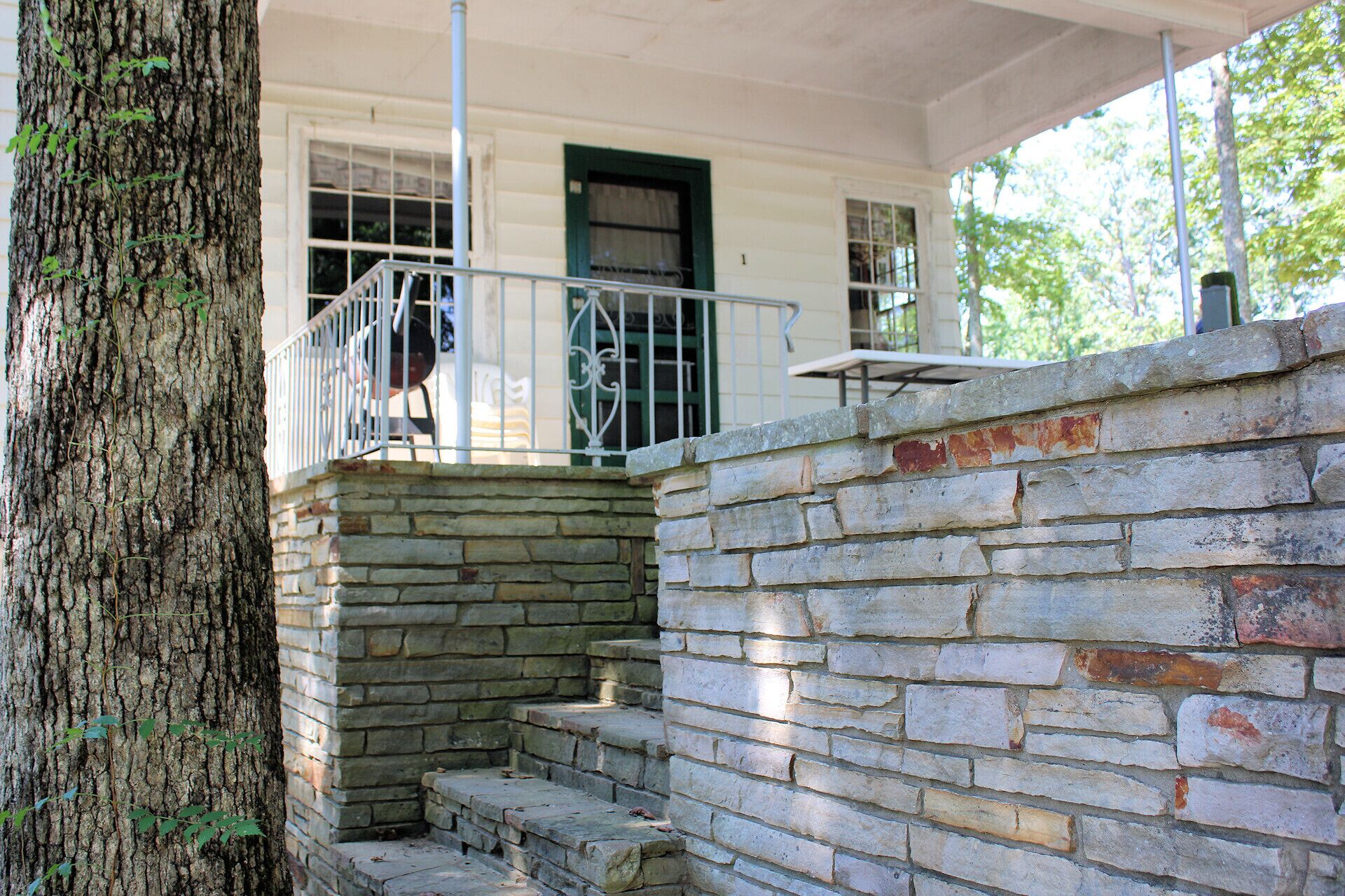 Cabin 1 at Kentucky Lake's  Lynnhurst Family Resort