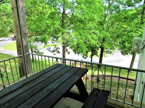 Cabin 1 at Kentucky Lake's  Lynnhurst Family Resort