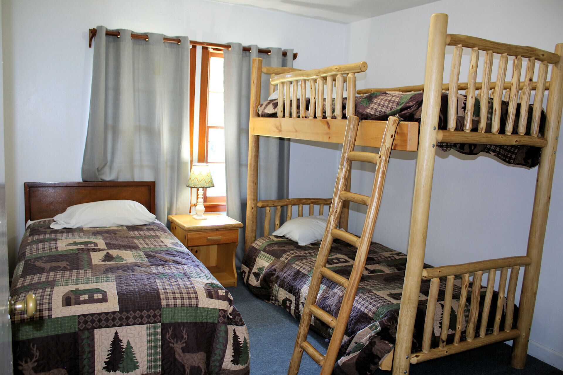 Cabin 1 at Kentucky Lake's  Lynnhurst Family Resort