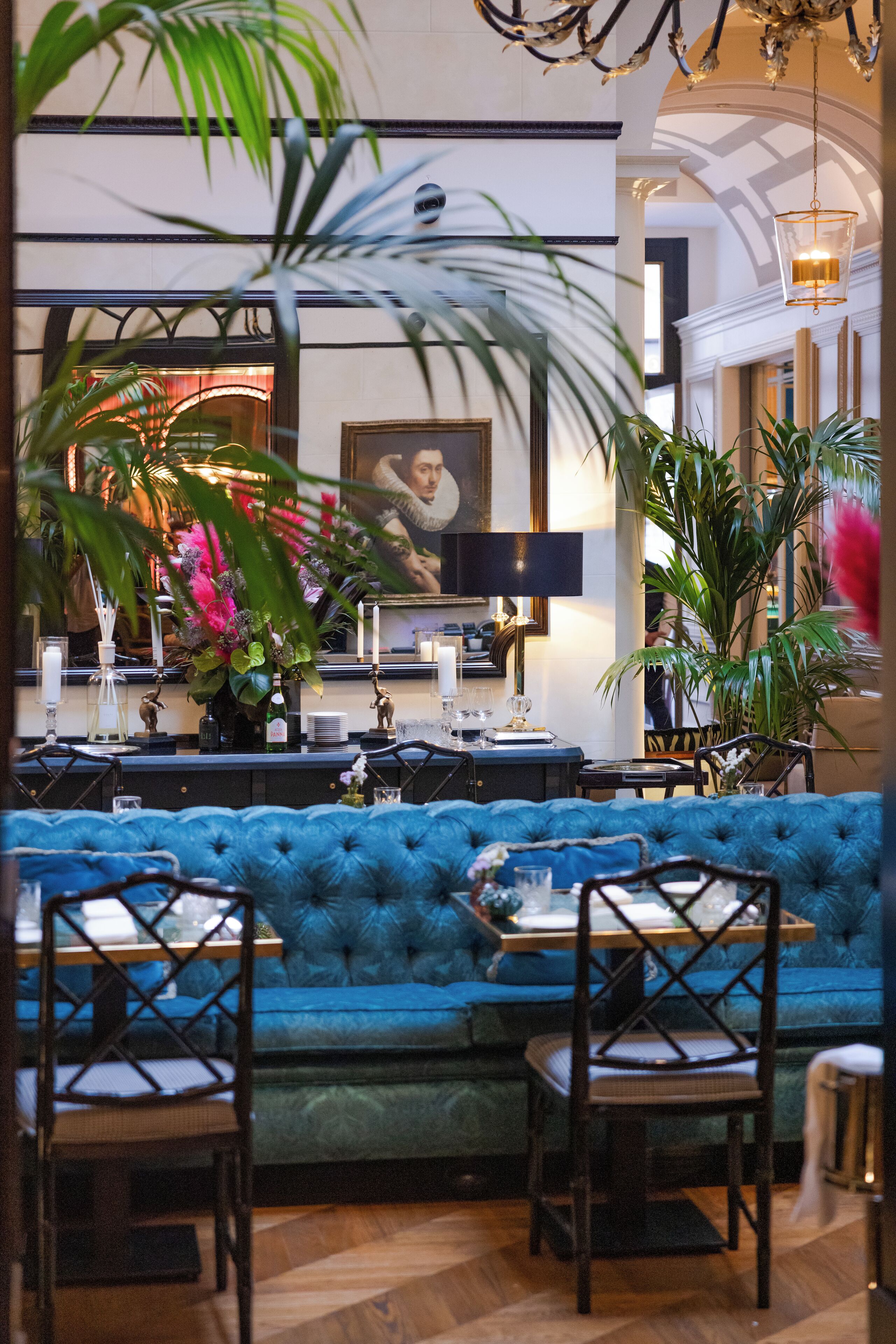 breakfast, lunch, dinner served; italian cuisine