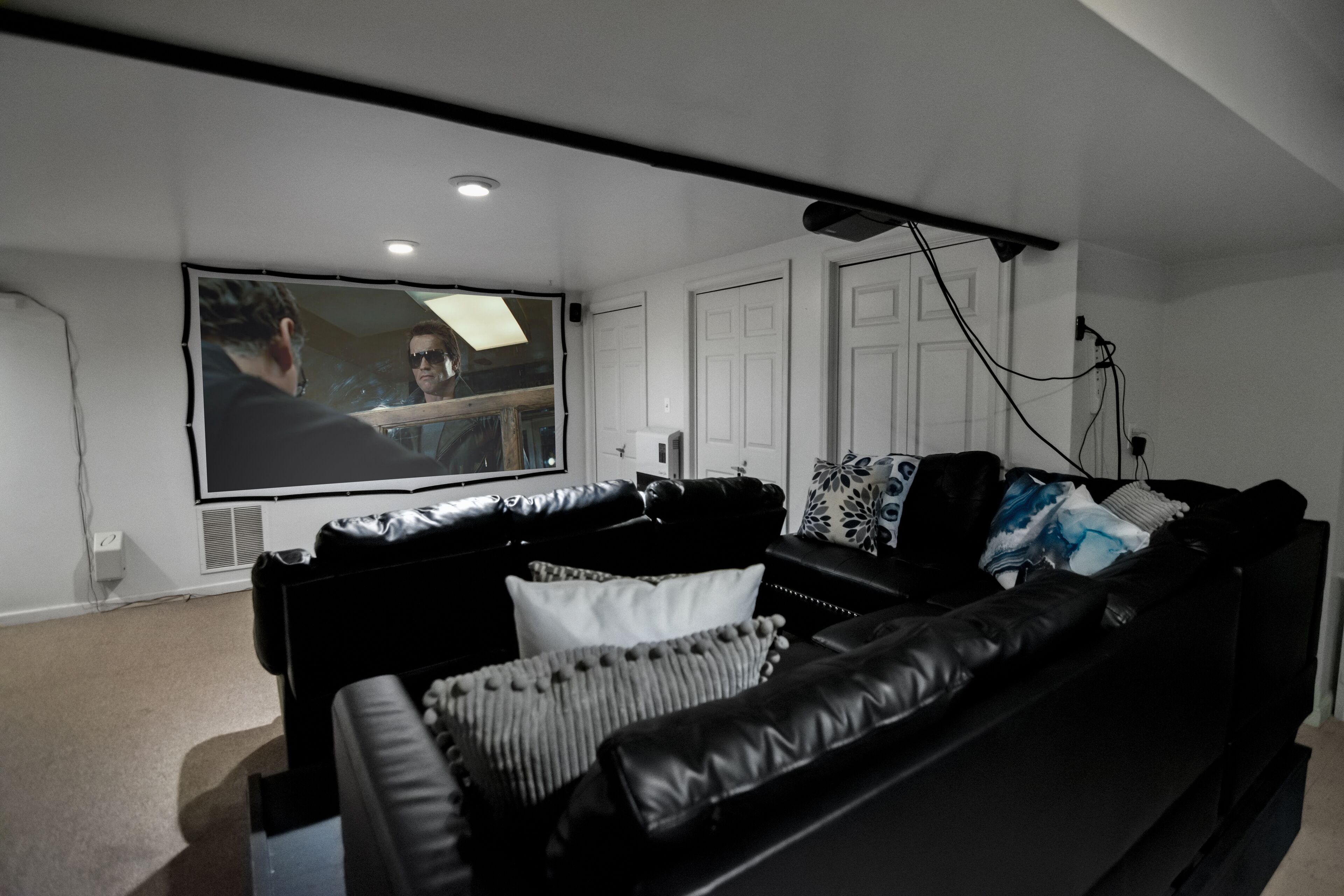 4000+sqft★6 Bed★3.5 Acre★Movie Theater!★Woodland Retreat★Hot Tub!★Serene woods