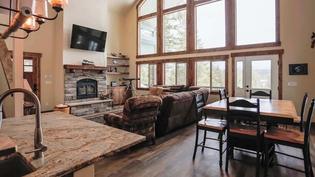Smart TV, fireplace, video games, DVD player - Your Own Private Idaho for Summer Mountain Retreat (New Meadows)