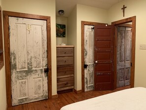 1 slaapkamer, een strijkplank/strijkijzer, gratis wifi, beddengoed