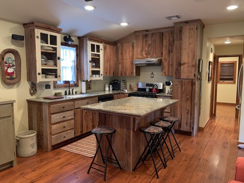 "My Playhouse" Enjoy the country views from the wrap around screened porch