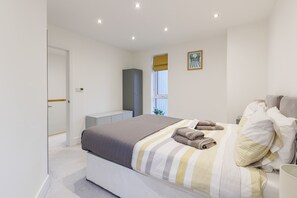 3 chambres, fer et planche à repasser, lit parapluie, Wi-Fi gratuit