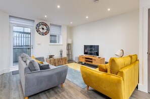 TV - Jollys (Sandown)