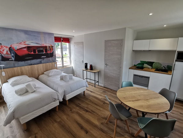Superior Apartment, Ensuite (Appart Sup 4 pers 2SDB) | Free WiFi