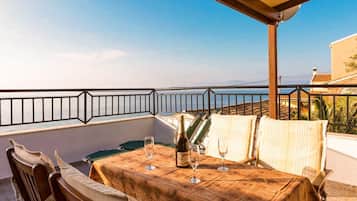 Apartment | 2 bedrooms, in-room safe, travel crib, WiFi