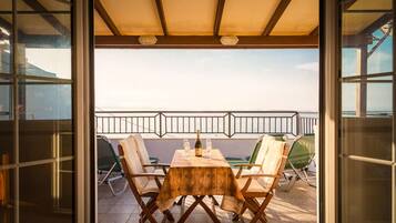 Apartment | 2 bedrooms, in-room safe, travel crib, WiFi