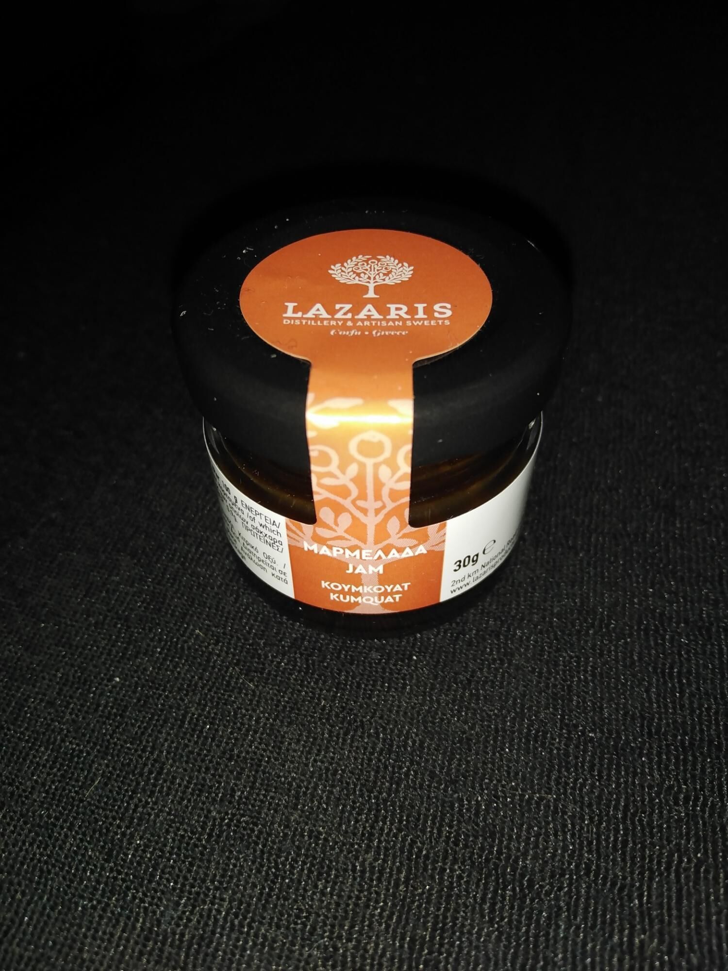 Un pot de confiture de la marque Lazaris, avec un couvercle noir et une étiquette orange, contenant 30 g de confiture.