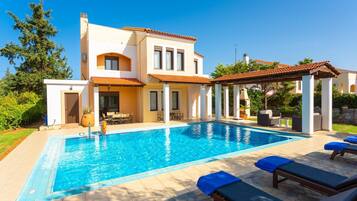 4 bedrooms, travel cot, WiFi