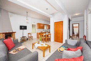 House | 3 bedrooms - Villa Dimitris Large Private Pool Walk to Beach Sea Views A C Wifi Car Not Required Eco-frien - 1923 (Apokoronas)