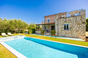 House | 3 bedrooms - Villa Dimitris Large Private Pool Walk to Beach Sea Views A C Wifi Car Not Required Eco-frien - 1923 (Apokoronas)