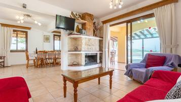 Villa | 4 bedrooms, WiFi