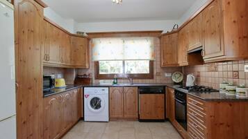 Villa | 4 bedrooms, WiFi