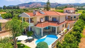 Villa | 4 Schlafzimmer, Reisekinderbett, WLAN