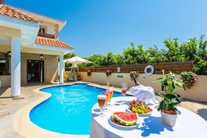 House | 4 bedrooms, WiFi