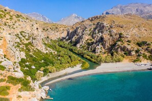 A coastal landscape with a beach, rocky cliffs, and a clear blue sea. - Ekklisies Tria Large Private Pool A C Wifi - 2090 (Apokoronas)