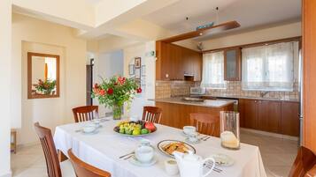 Villa | 3 bedrooms, WiFi