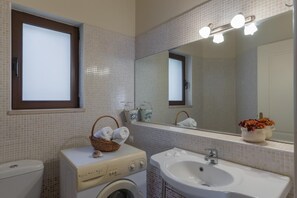 Stórt einbýlishús | Baðherbergi