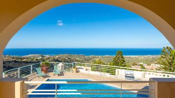 Huvila | 3 makuuhuonetta, vauvan matkasänky, Wi-Fi