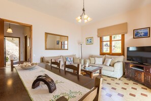 House | 5 bedrooms, WiFi