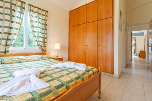 3 bedrooms, travel crib, WiFi