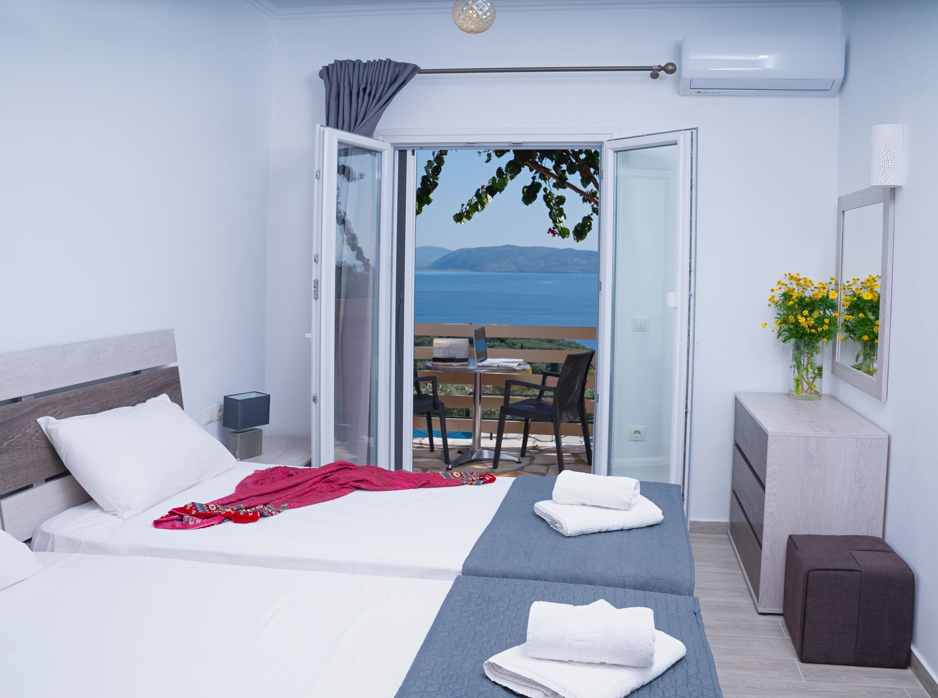 Rumah, 2 kamar tidur, pemandangan laut | 10 kamar tidur, brankas, dan setrika/meja setrika